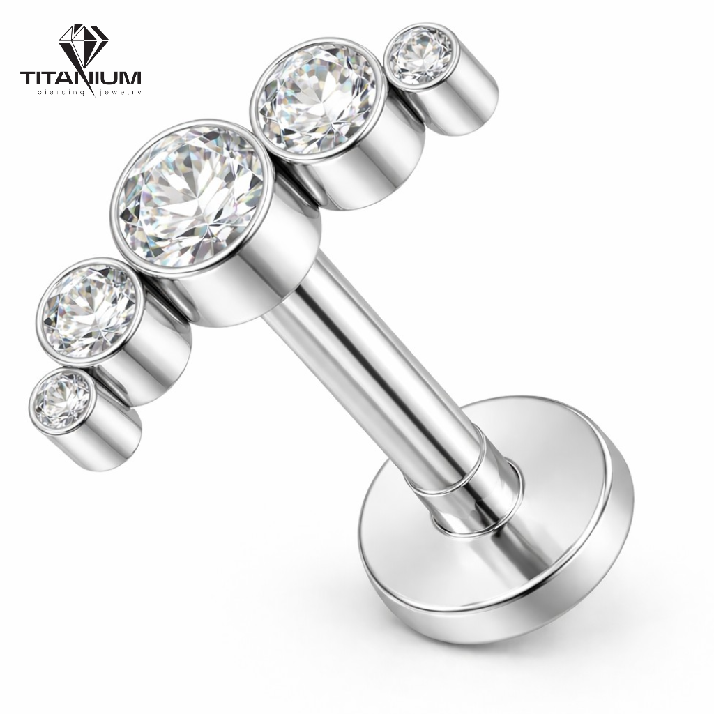 Kolczyk labret z nakrętką ozdobną złożoną z pięciu cyrkonii ułożonych w łuk