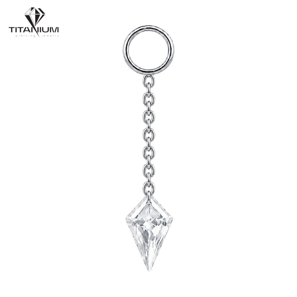 Elegancki wisiorek z łańcuszkiem i kryształem diamentowym.