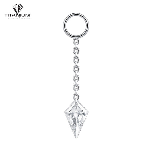 Elegancki wisiorek z łańcuszkiem i kryształem diamentowym.