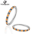 Tytanowy kolczyk hinged segment ring z opalem i frontem wysadzanym cyrkoniami ASTM F-136