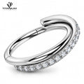 Anneau clicker avec des zircons blancs