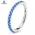 Clicker-Ring mit blauen Zirkonias an der Vorderseite